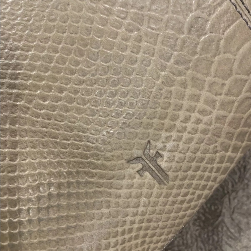 🤍🩶Frye Melissa 3D Floral Snake Embossed Leather Tote $498 - Picture 10 of 16